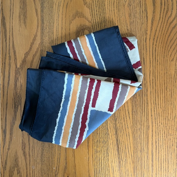 Geometric Patterned Scarf - Picture 3 of 5